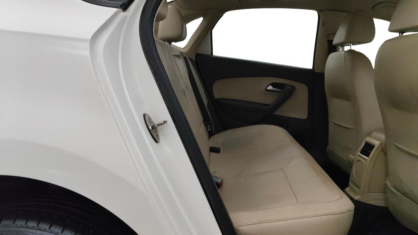 2013 Volkswagen Vento HIGHLINE DIESEL 1.6, Diesel, Manual, 1,00,752 km, Right Side Rear Door Cabin