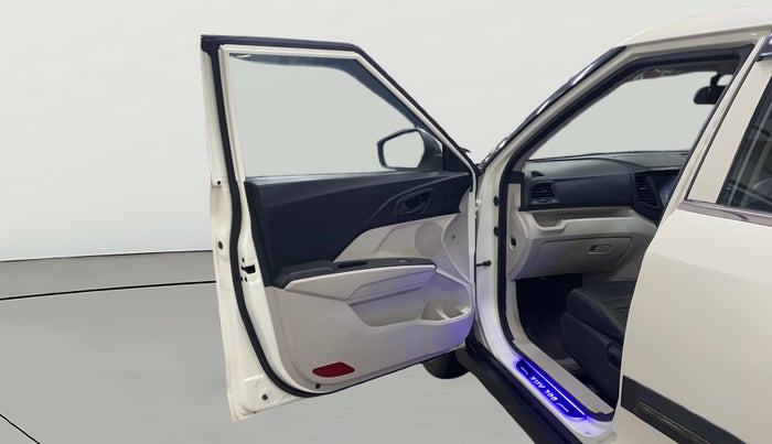 2023 Mahindra XUV300 W4 1.2 PETROL, Petrol, Manual, 8,022 km, LHS Front Door