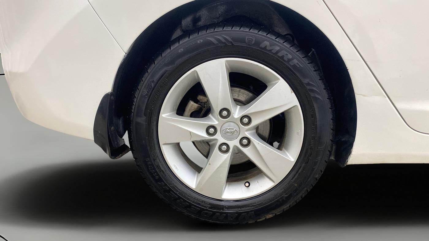 2013 Hyundai New Elantra 1.8 SX MT VTVT, Petrol, Manual, 88,898 km, Right Rear Wheel
