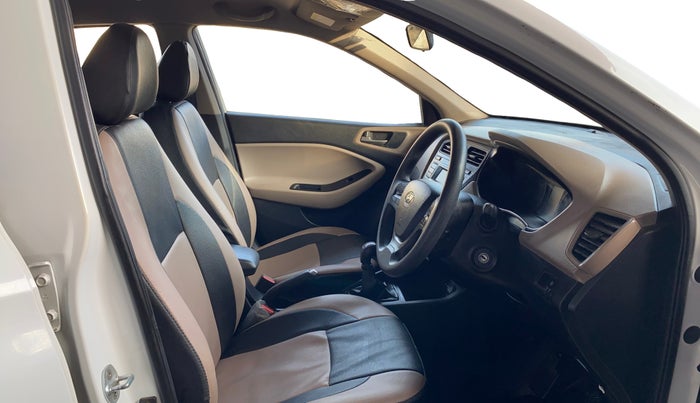 2016 Hyundai Elite i20 MAGNA 1.2, Petrol, Manual, 58,253 km, Right Side Front Door Cabin