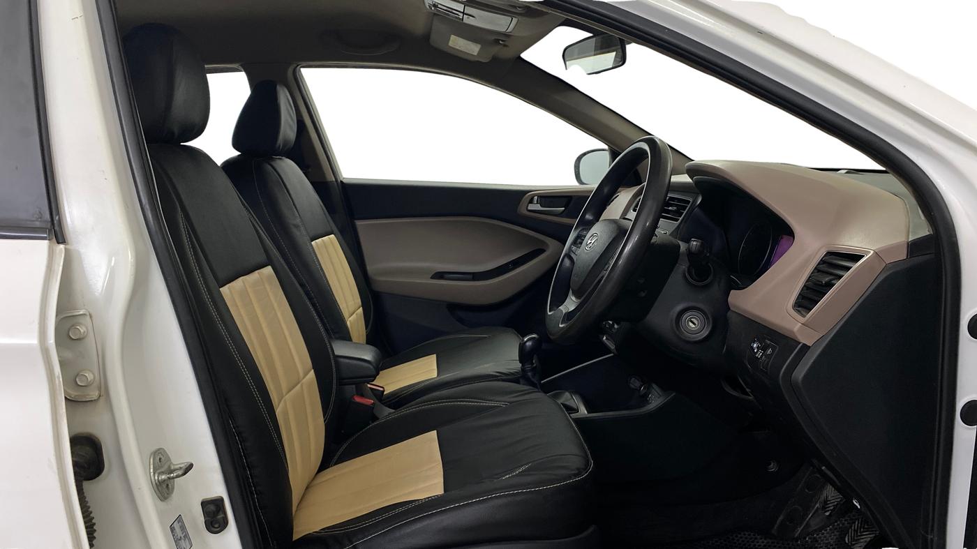 2020 Hyundai Elite i20 SPORTZ PLUS 1.2, CNG, Manual, 66,900 km, Right Side Front Door Cabin