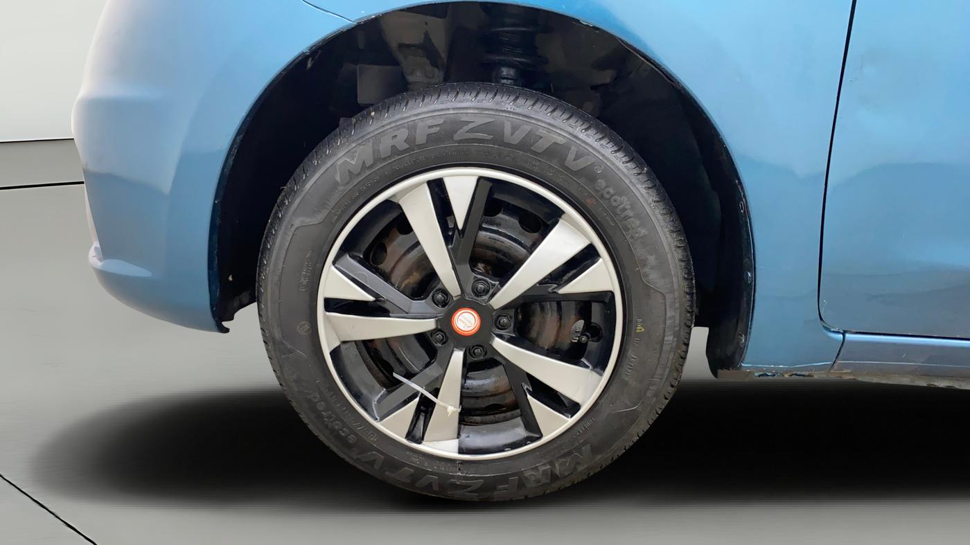 2014 Nissan Micra Active XV SAFETY PACK, Petrol, Manual, 1,13,086 km, Left Front Wheel