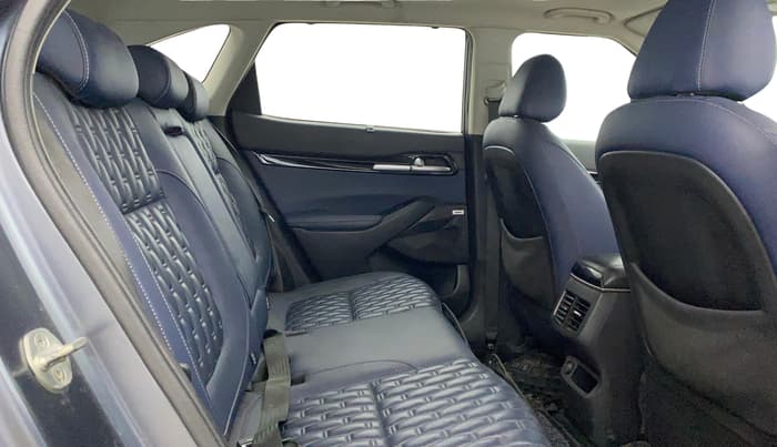 2022 KIA SELTOS X LINE 1.4 DCT, Petrol, Automatic, 33,276 km, Right Side Rear Door Cabin