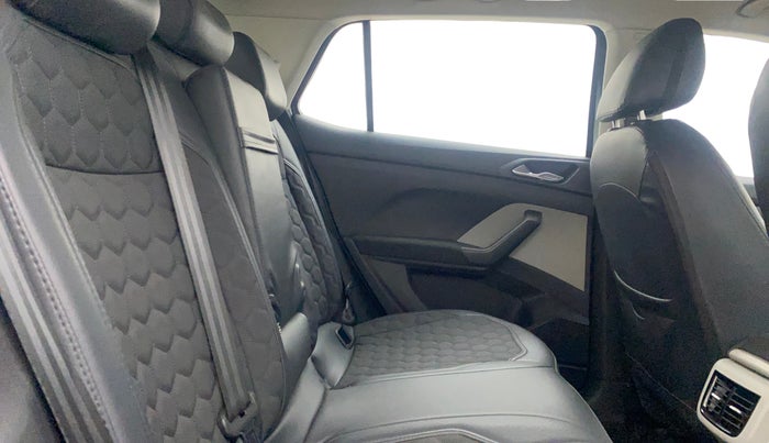 2022 Skoda KUSHAQ AMBITION 1.0L TSI MT, Petrol, Manual, 32,356 km, Right Side Rear Door Cabin