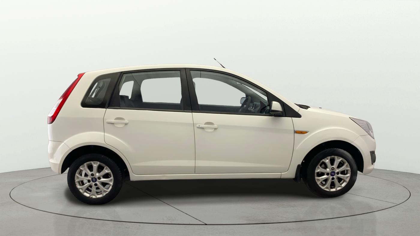 2014 Ford Figo TITANIUM 1.2 PETROL, Petrol, Manual, 93,010 km, Right Side View