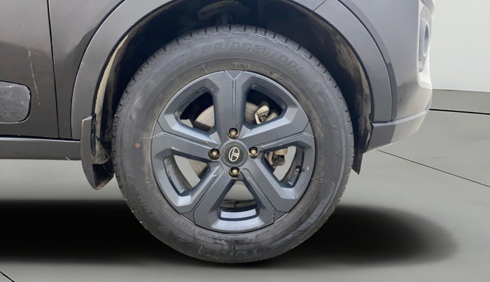 2022 Tata NEXON XZA PLUS DIESEL DARK EDITION, Diesel, Automatic, 25,217 km, Right Front Wheel