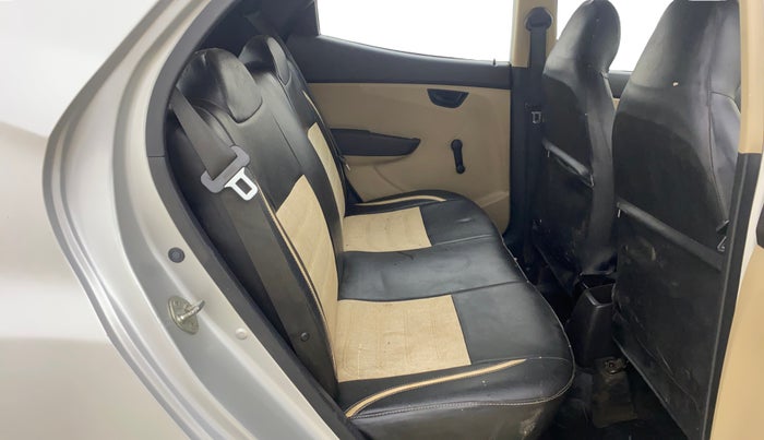 2013 Hyundai Eon MAGNA +, CNG, Manual, 1,12,704 km, Right Side Rear Door Cabin