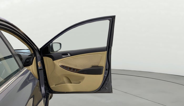 2016 Hyundai Verna 1.6 VTVT SX, Petrol, Manual, 48,818 km, RHS Front Door