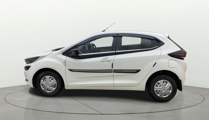 2022 Tata ALTROZ XE DIESEL, Diesel, Manual, 59,235 km, Left Side