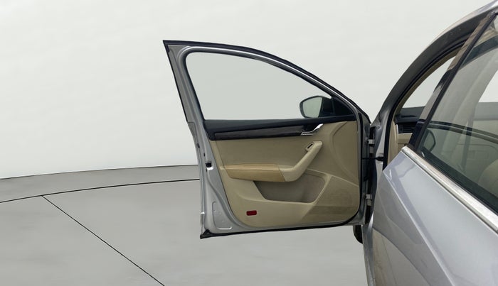 2016 Skoda Octavia STYLE PLUS AT 1.8 TSI, Petrol, Automatic, 94,300 km, LHS Front Door