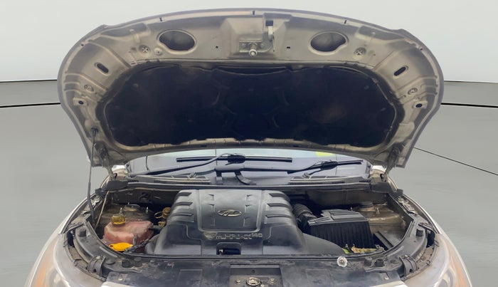 2014 Mahindra XUV500 W8, Diesel, Manual, 1,22,321 km, Open Bonet