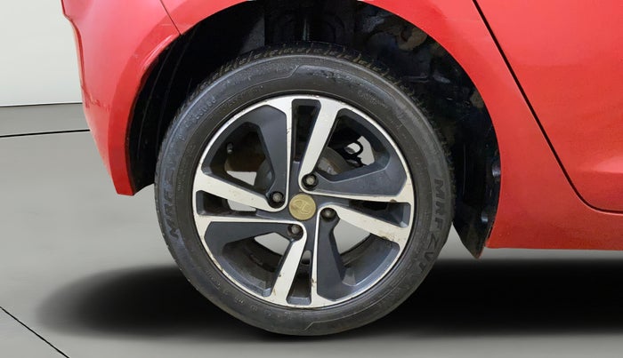 2020 Tata ALTROZ XZ PETROL, CNG, Manual, 46,042 km, Right Rear Wheel