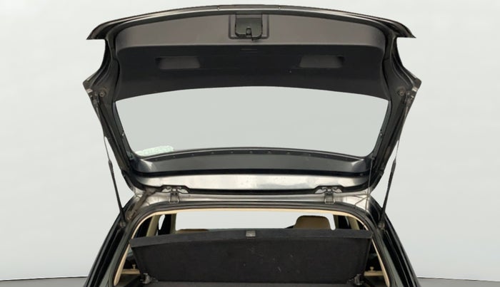 2017 Volkswagen Polo HIGHLINE1.2L, Petrol, Manual, 1,03,836 km, Boot Door Open