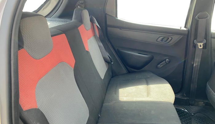 2017 Renault Kwid RXT 1.0, Petrol, Manual, 41,194 km, Right Side Rear Door Cabin