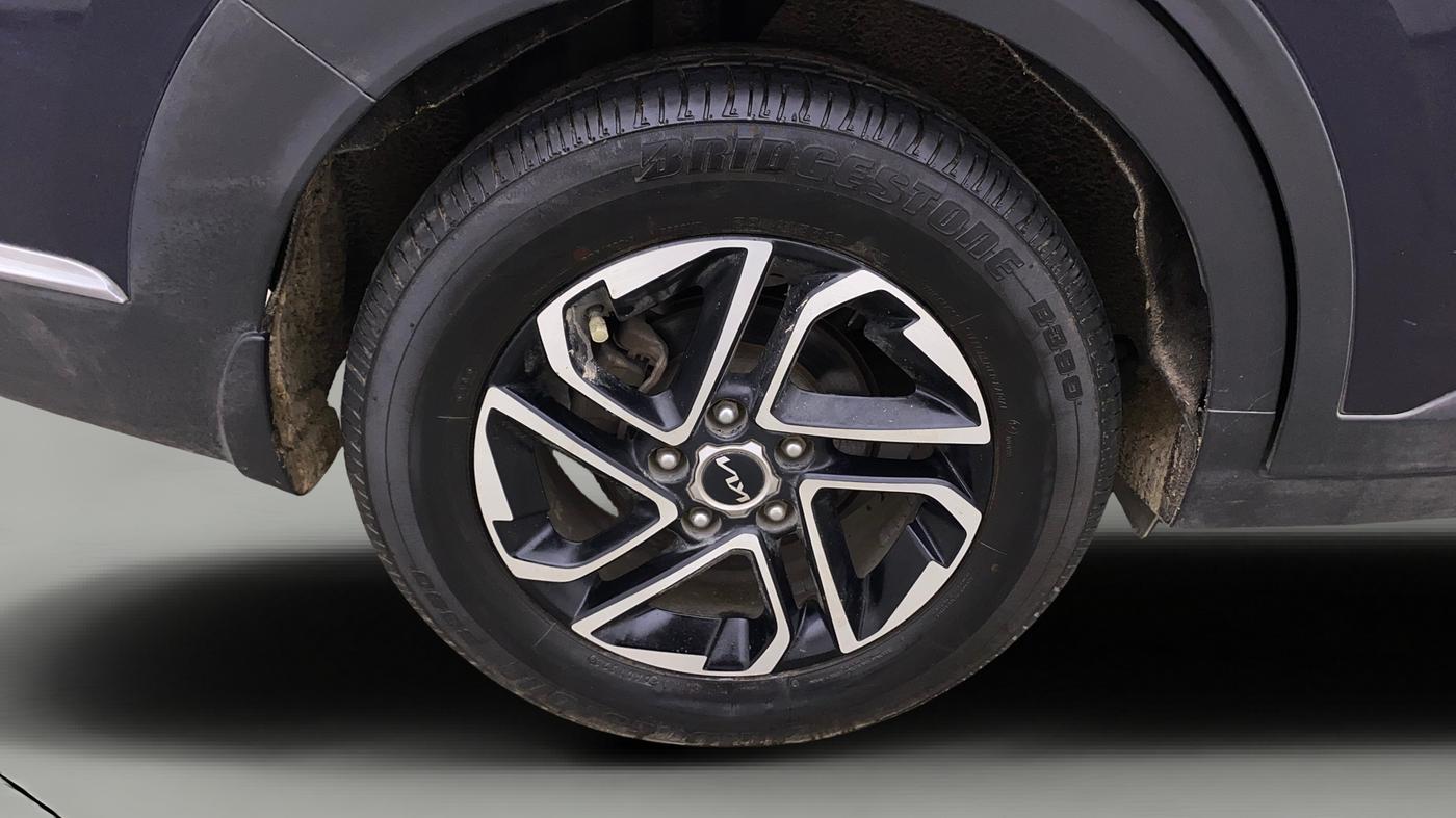 2022 KIA CARENS LUXURY PLUS 1.5 DIESEL AT 6 STR, Diesel, Automatic, 84,964 km, Right Rear Wheel