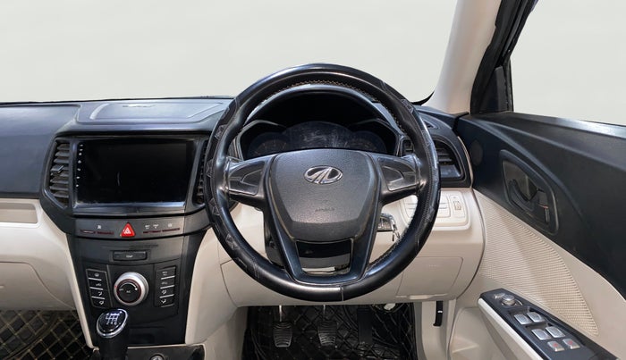 2022 Mahindra XUV300 W4 1.2 PETROL, Petrol, Manual, 26,197 km, Steering Wheel Close Up