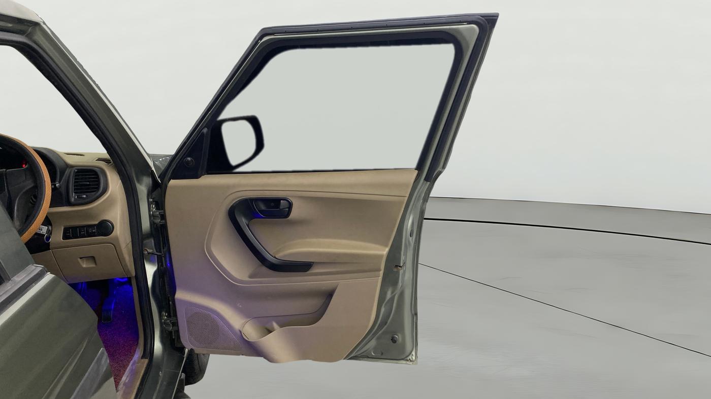 2022 Mahindra BOLERO NEO N 4, Diesel, Manual, 52,041 km, RHS Front Door