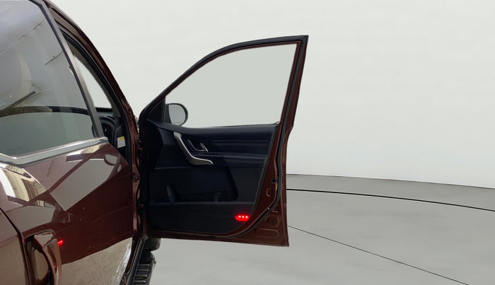 2018 Mahindra XUV500 W11 AT, Diesel, Automatic, 32,550 km, RHS Front Door