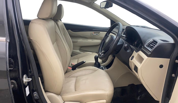 2015 Maruti Ciaz ZDI, Diesel, Manual, 1,17,422 km, Right Side Front Door Cabin