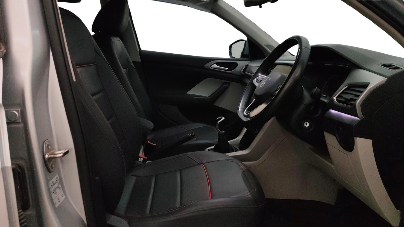 2023 Volkswagen TAIGUN HIGHLINE 1.0 TSI MT, Petrol, Manual, 25,337 km, Right Side Front Door Cabin
