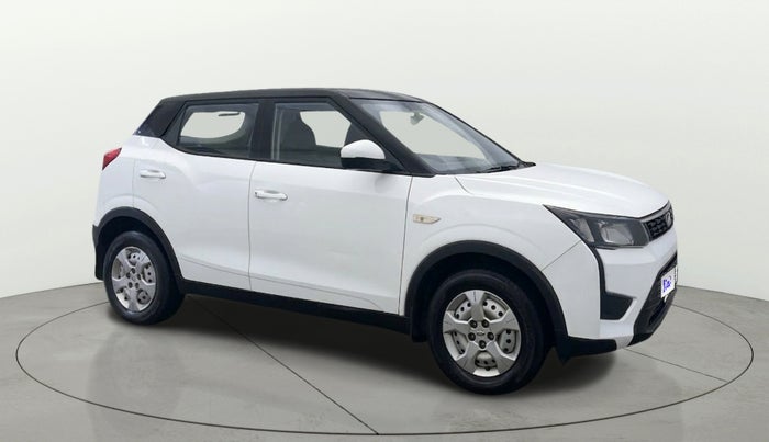 2021 Mahindra XUV300 W4 1.2 PETROL, Petrol, Manual, 29,450 km, Right Front Diagonal