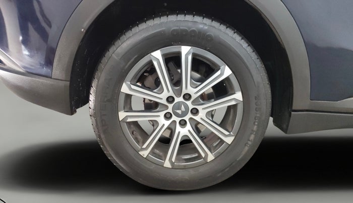 2021 Mahindra XUV700 AX 7 P MT 7 STR, Petrol, Manual, 37,871 km, Right Rear Wheel