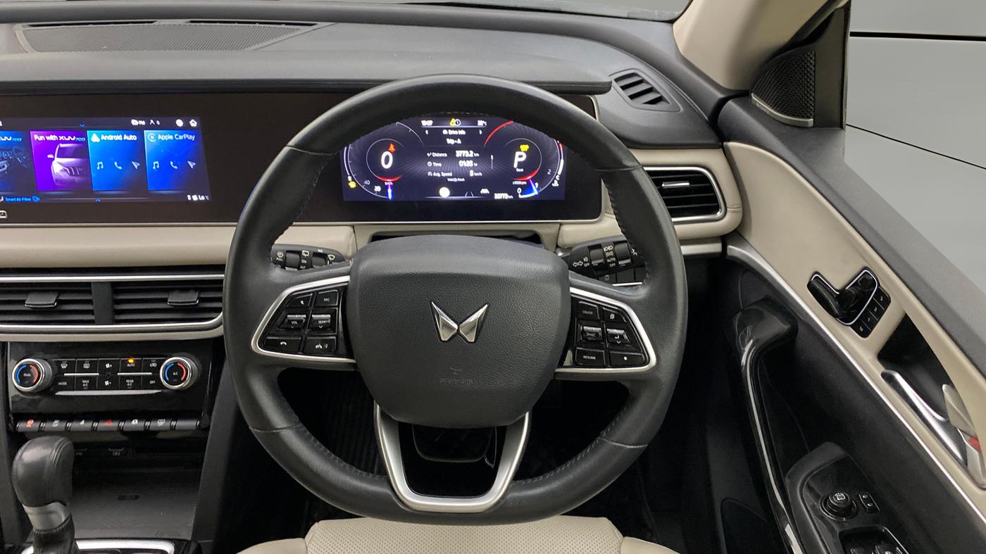 2023 Mahindra XUV700 AX 7 LUXURY P AT 7 STR, Petrol, Automatic, 33,773 km, Steering Wheel Close Up