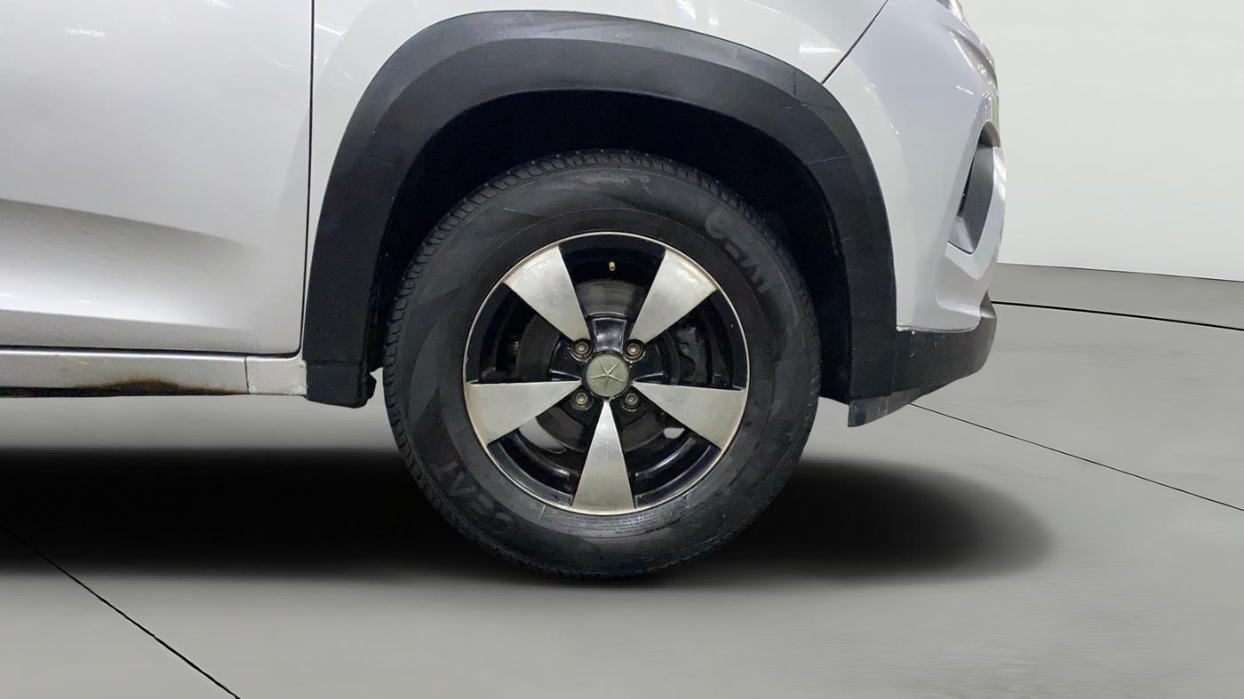 2018 Mahindra KUV 100 NXT K2 D 6S, Diesel, Manual, 68,448 km, Right Front Wheel