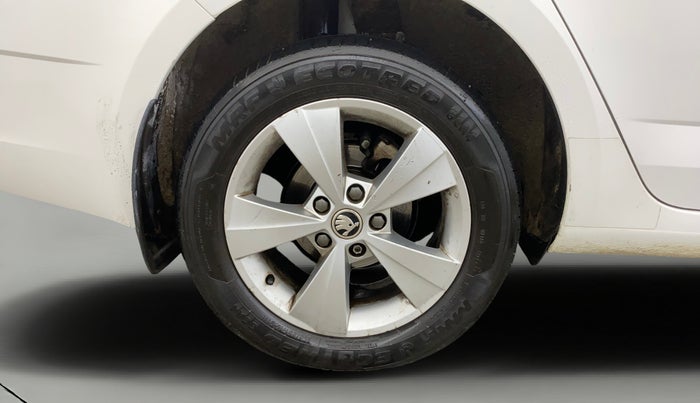 2019 Skoda Octavia STYLE 1.4 TSI, Petrol, Manual, 1,07,904 km, Right Rear Wheel