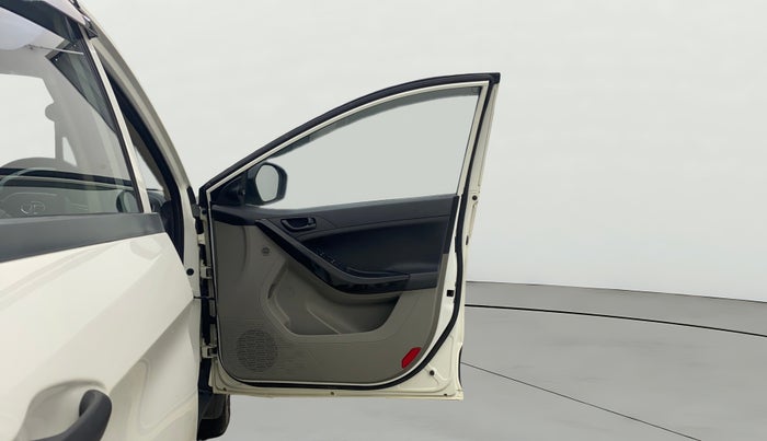 2017 Tata NEXON XM PETROL, Petrol, Manual, 62,236 km, RHS Front Door