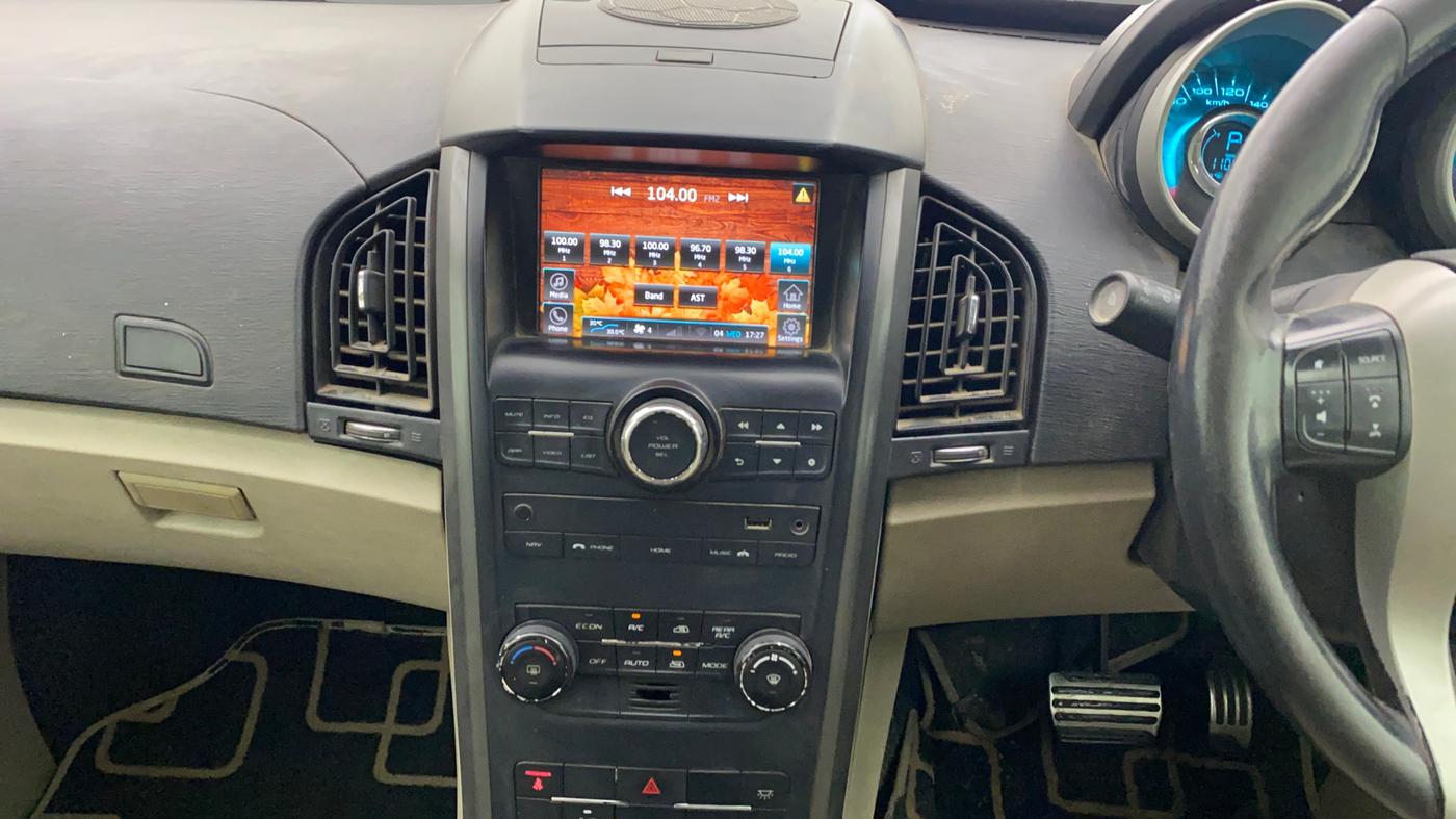 2016 Mahindra XUV500 W10 AT, Diesel, Automatic, 1,11,214 km, Air Conditioner