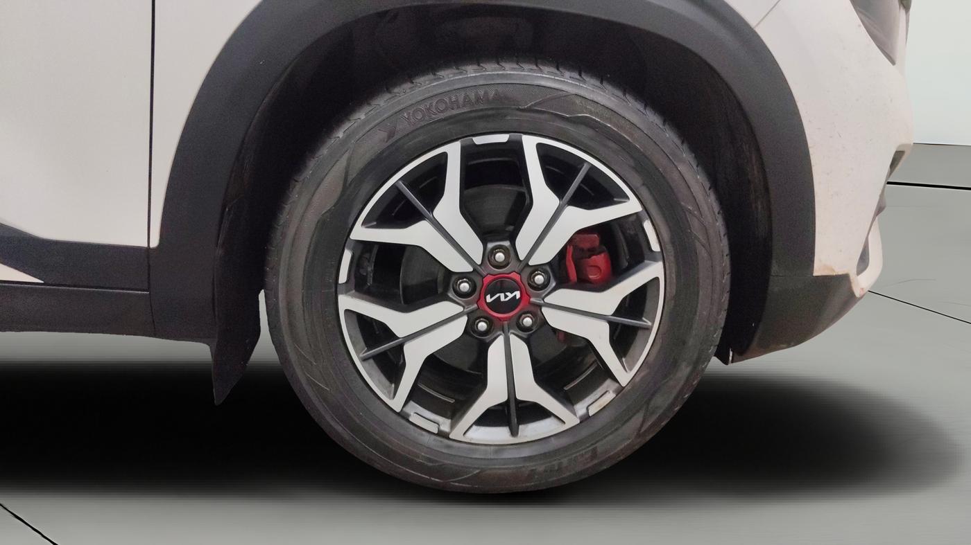 2021 KIA SELTOS GTX PLUS 1.5 DIESEL AT DUAL TONE, Diesel, Automatic, 1,18,560 km, Right Front Wheel