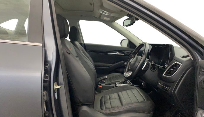 2022 KIA SELTOS GTX PLUS AT 1.5 DIESEL, Diesel, Automatic, 49,717 km, Right Side Front Door Cabin