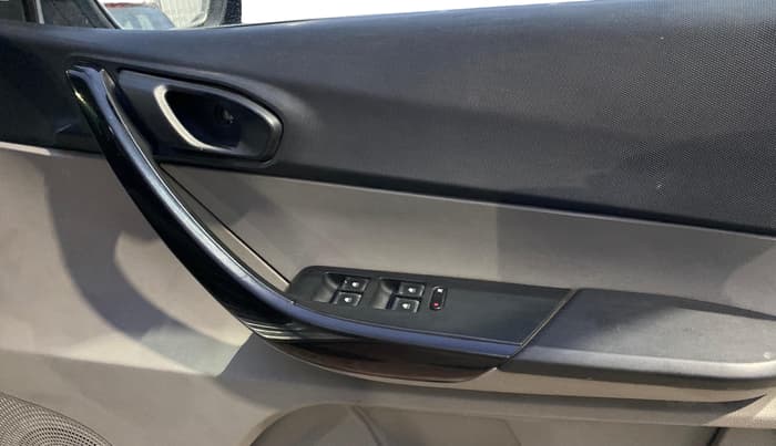 2017 Tata Tiago XM PETROL, Petrol, Manual, 67,995 km, Right Side Front Door Cabin