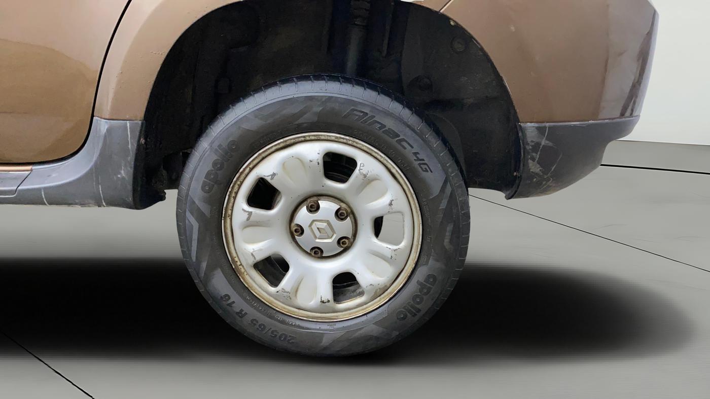 2015 Renault Duster RXL PETROL, Petrol, Manual, 54,271 km, Left Rear Wheel