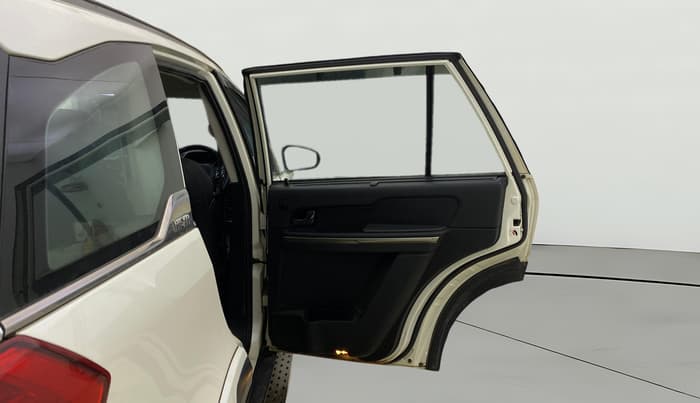 2017 Tata Hexa XTA 4X2 7 STR, Diesel, Automatic, 1,28,376 km, RHS Rear Door