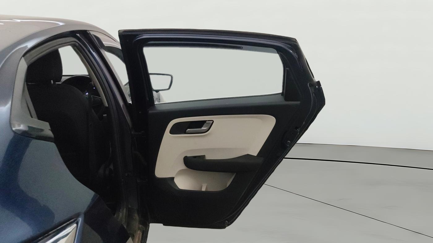 2024 Tata ALTROZ XZ PLUS O SUNROOF CNG, CNG, Manual, 16,365 km, RHS Rear Door