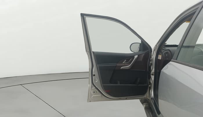 2014 Mahindra XUV500 W8, Diesel, Manual, 1,24,651 km, LHS Front Door