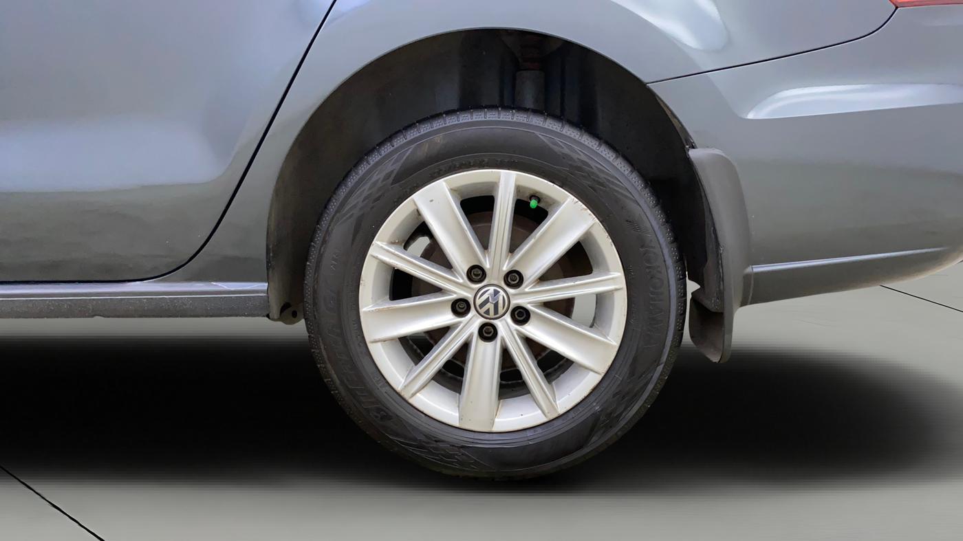 2015 Volkswagen Vento 1.2 TSI HIGHLINE PLUS AT, Petrol, Automatic, 47,203 km, Left Rear Wheel