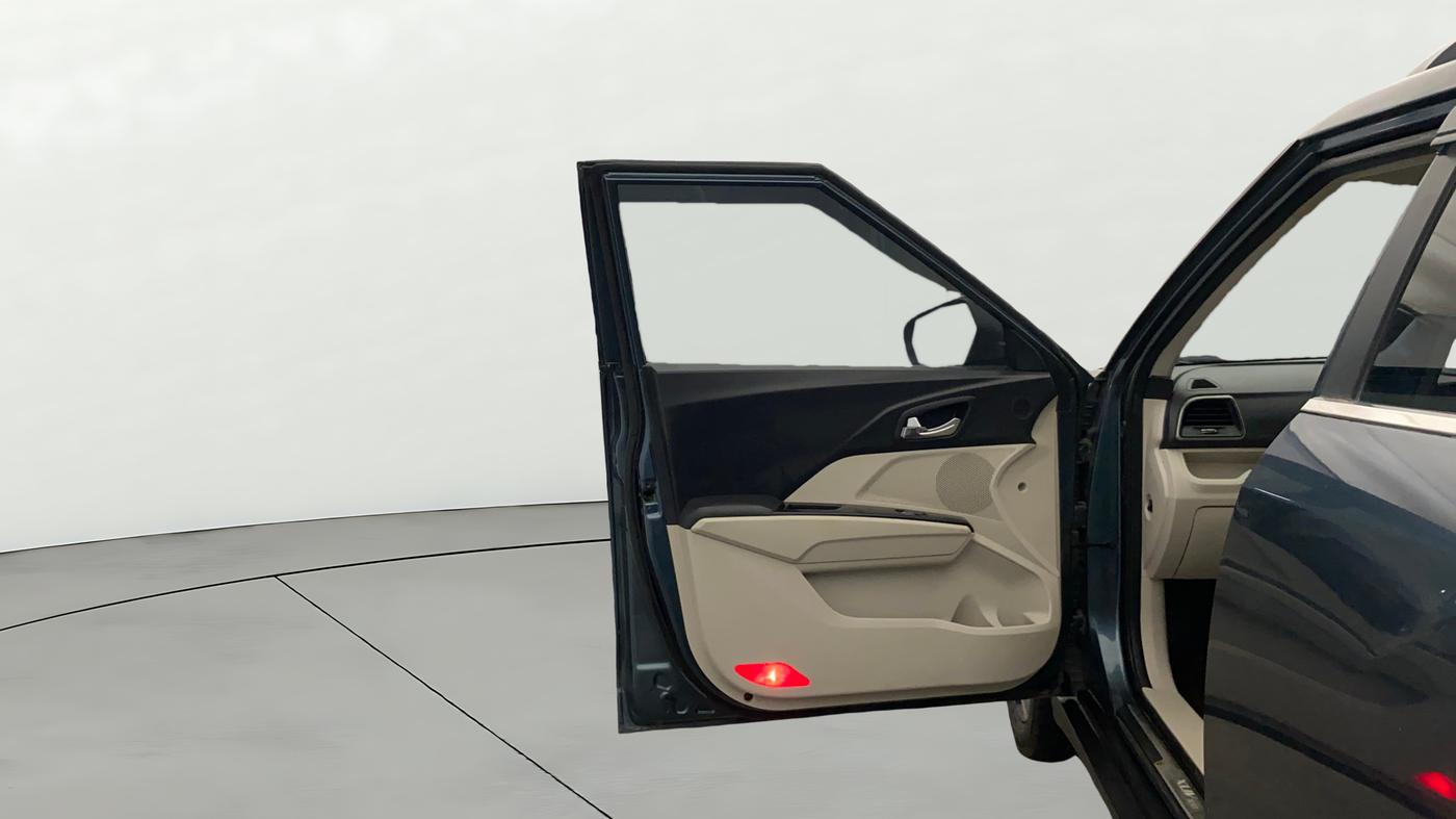 2019 Mahindra XUV300 W8 (O) 1.2 PETROL, Petrol, Manual, 80,553 km, LHS Front Door