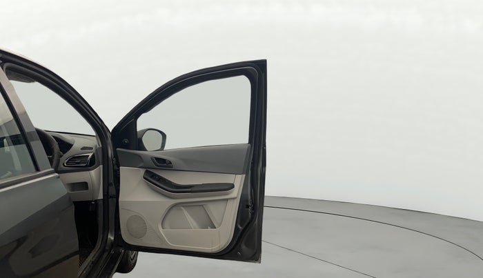 2025 Tata Tiago XM PETROL, Petrol, Manual, 4,416 km, RHS Front Door