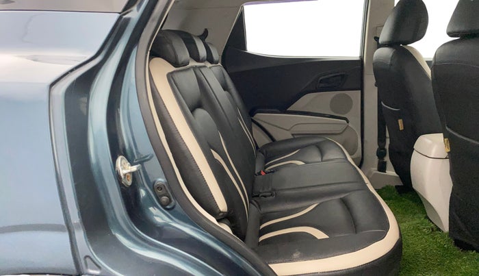 2019 Mahindra XUV300 W6 1.2 PETROL, Petrol, Manual, 72,860 km, Right Side Rear Door Cabin