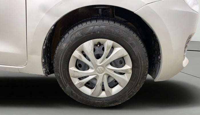 2018 Maruti Swift VXI, CNG, Manual, 45,340 km, Right Front Wheel