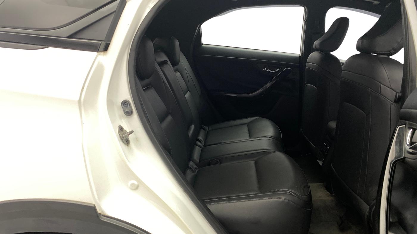 2023 Tata NEXON FEARLESS + SUNROOF DCA DUAL TONE 1.2 PETROL, Petrol, Automatic, 27,989 km, Right Side Rear Door Cabin