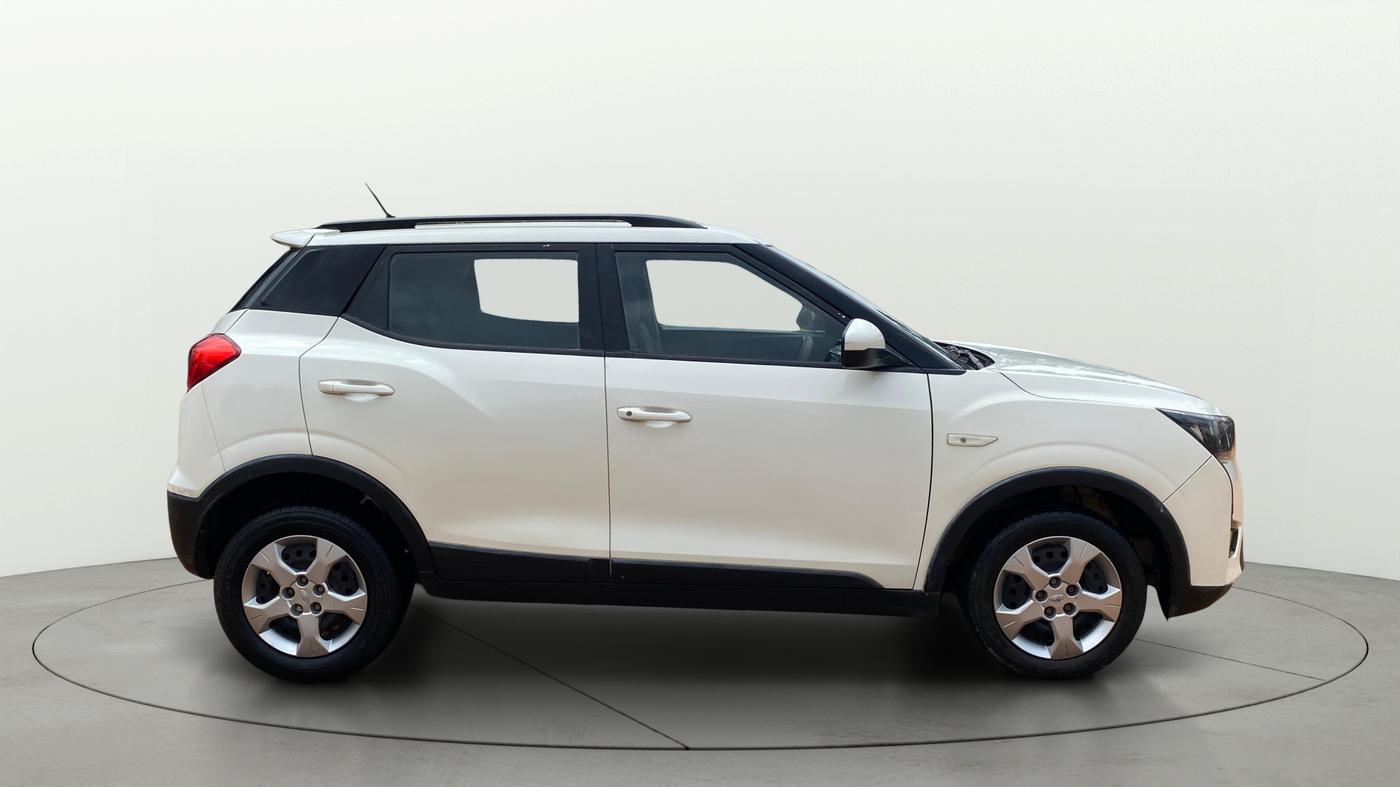 2020 Mahindra XUV300 W6 1.5 DIESEL, Diesel, Manual, 60,070 km, Right Side View