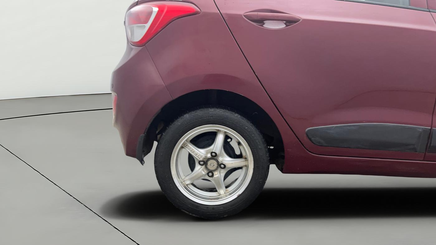 2014 Hyundai Grand i10 MAGNA 1.2 KAPPA VTVT, Petrol, Manual, 1,01,713 km, Right Rear Wheel