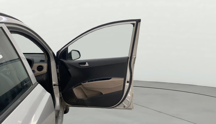 2015 Hyundai Grand i10 ASTA AT 1.2 KAPPA VTVT, Petrol, Automatic, 1,10,957 km, RHS Front Door