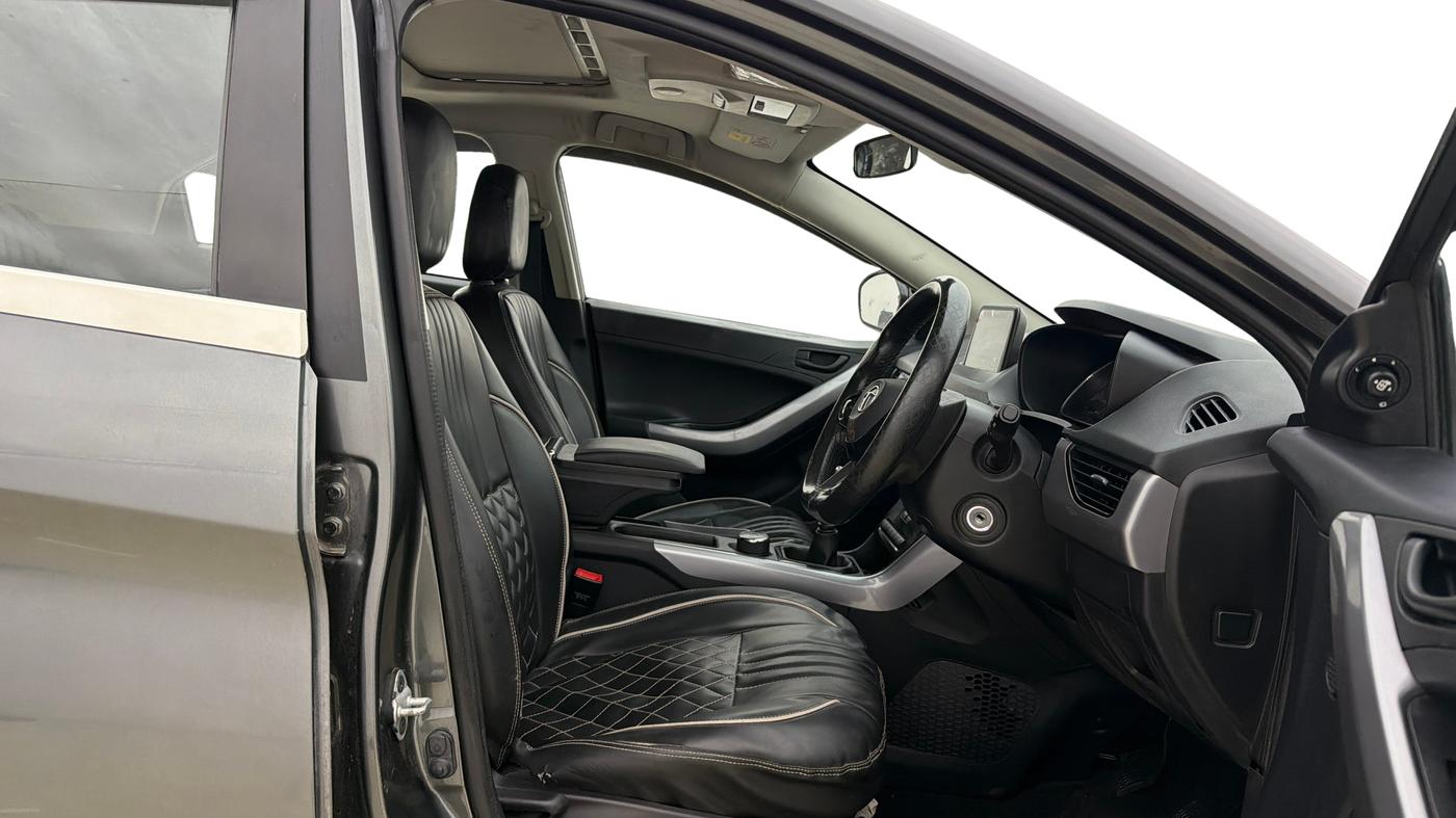 2022 Tata NEXON XM PLUS SUNROOF PETROL, Petrol, Manual, 60,341 km, Right Side Front Door Cabin