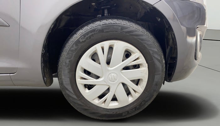 2017 Maruti Swift VDI, Diesel, Manual, 99,975 km, Right Front Wheel