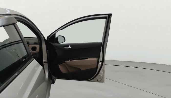 2016 Hyundai Xcent SX AT 1.2 (O), Petrol, Automatic, 31,826 km, RHS Front Door